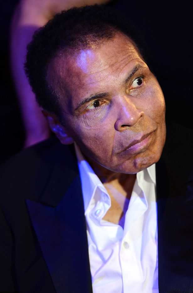 Muhammad Ali on life support as family is warned 'the end is near'