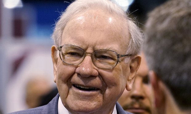 Warren Buffett lambasts Donald Trump for talking down US economy