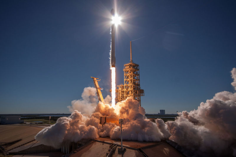 Conservative outlets escalate anti-SpaceX campaign