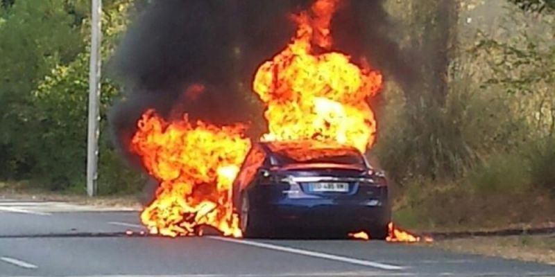 Tesla Model S battery bursts into flames, car “totally destroyed” in 5 minutes